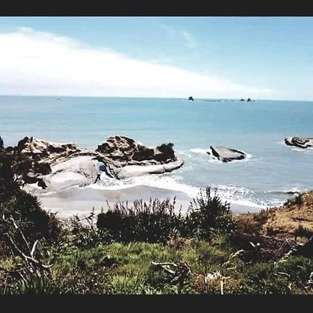 Отель The Hole In The Rock Yurt Cape Foulwind Экстерьер фото