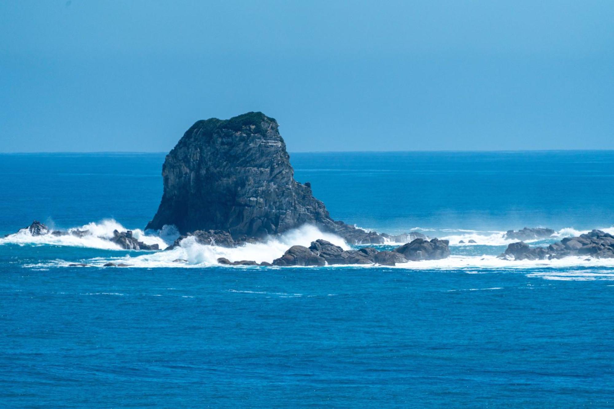 Отель The Hole In The Rock Yurt Cape Foulwind Экстерьер фото