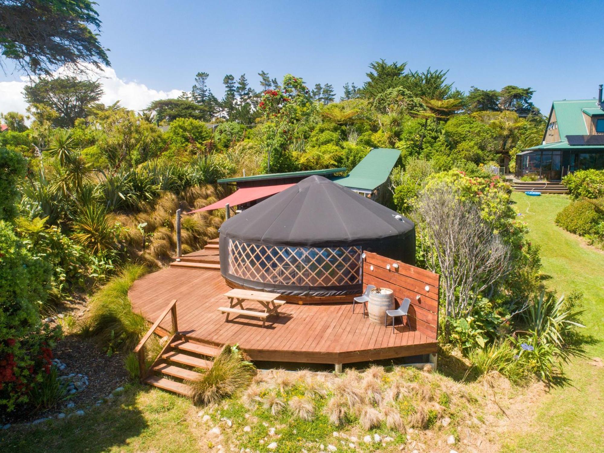 Отель The Hole In The Rock Yurt Cape Foulwind Экстерьер фото